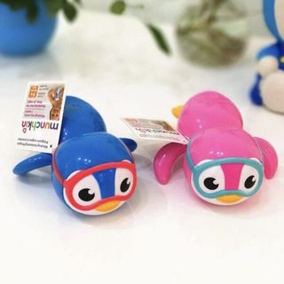 Đồ chơi chim cánh cụt tập bơi Munchkin - Xanh