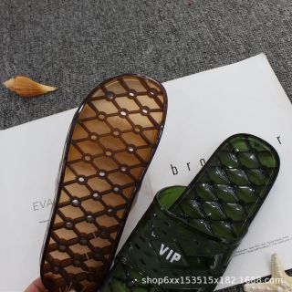 Dép nhựa lỗ VIP đi trong nhà êm chân chống trơn trượt