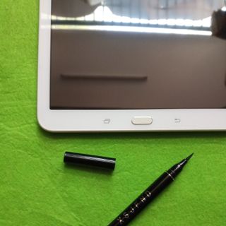 Bút lông kẻ mắt màu đen
