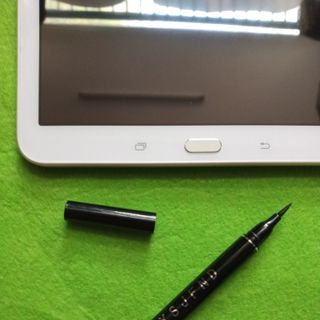 Bút lông kẻ mắt màu đen
