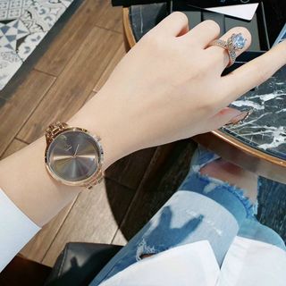 ĐỒNG HỒ C K NỮ TRUNG CẤP XINH NEW