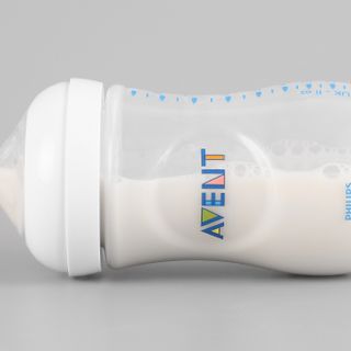 Bình sữa Philips Avent Natural 260ml bằng nhựa, không có BPA