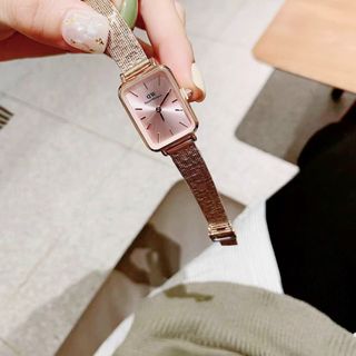 ĐỒNG HỒ D W LƯỚI NỮ NEW CHỮ NHẬT