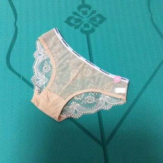 Quần lót ren lưng nhỏ