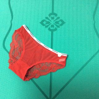 Quần lót ren lưng nhỏ