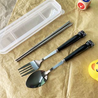 Bộ đũa muỗng 3 món tay cầm hoạt hình hộp nhựa ( HÀNG TẬN XƯỞNG )