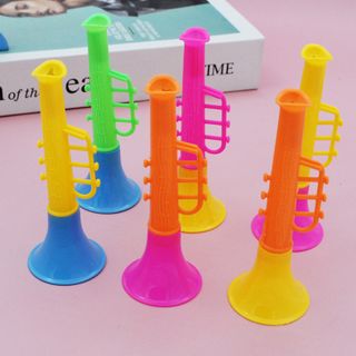Kèn thổi kêu to đủ màu