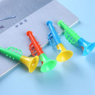Kèn thổi kêu to đủ màu