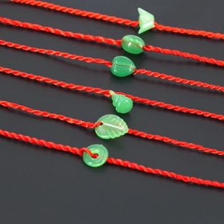 Dây đỏ kèm mặt đeo tay mai mắn 2k