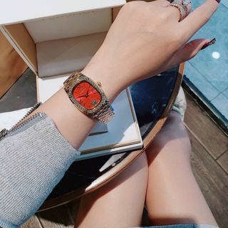 ĐỒNG HỒ VVERSACE NỮ ĐỎ CAO CẤP SALE