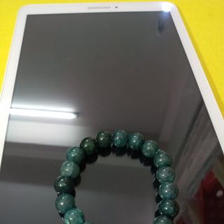 Vòng tay đá xanh lá cây đậm