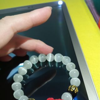Chuỗi đeo tay tỳ hưu đỏ