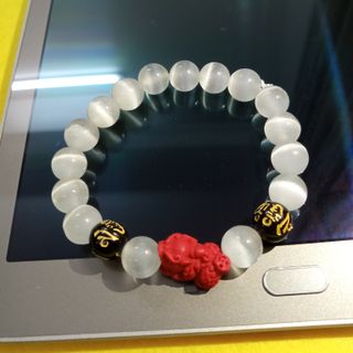 Chuỗi đeo tay tỳ hưu đỏ