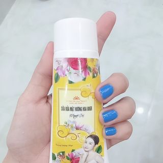 Sữa rửa mặt huong hoa