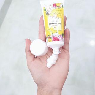 Sữa rửa mặt huong hoa