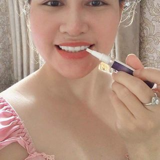 Bút tẩy trắng răng Dazzlingwhite