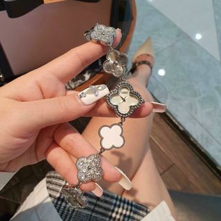 ĐỒNG HỒ LẮC VAN CLEEF NỮ