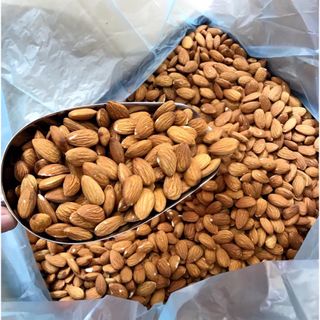 Hạnh nhân nguyên hạt có vỏ lụa