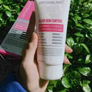 Sữa rửa mặt thải độc