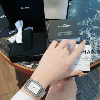 ĐỒNG HỒ THỜl TRANG NỮ CAO CẤP NEW