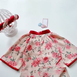 Du xuân rữc rỡ với áo dài lụa tằm hoạ tiết hoa hồng to