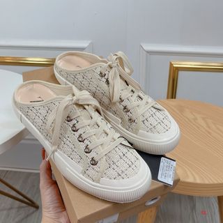 Giầy sục dạ thể thao