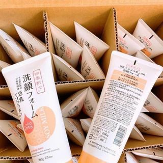 Sữa rửa mặt trắng da mềm mịn chiết xuất đậu nành Soy Milk The Facial Foam 200g Nhật Bản