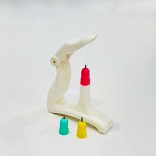 Dập lỗ núm ti bình sữa- đục lỗ núm ti Farlin- bấm lỗ núm ti