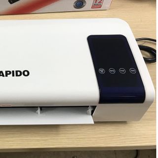 Máy sưởi gốm Rapido RCH2000-D điều khiển điện tử tiêu chuẩn Châu Âu