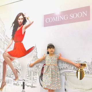 Đầm hoa viền eo tay cánh tiên