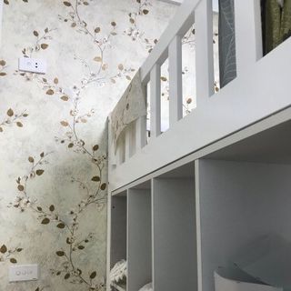 GIẤY DÁN TƯỜNG VROY NHŨ NGỌC THÊU HOA DÀY DẶN (CUỘN 10M X 53CM)