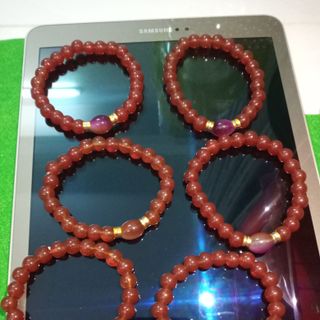 Chuỗi đeo tay mẫu mới màu đỏ mix charm