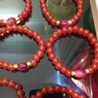Chuỗi đeo tay mẫu mới màu đỏ mix charm