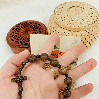 vòng tay mân côi trầm hương