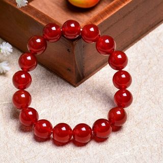 Chuỗi đeo tay màu đỏ mẫu mới