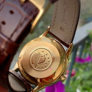 Đồng hồ omega bát quái