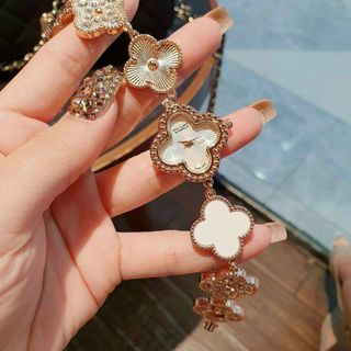 ĐỒNG HỒ LẮC VAN CLEEF HOA XINH