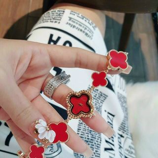 ĐỒNG HỒ LẮC VAN CLEEF HOA XINH