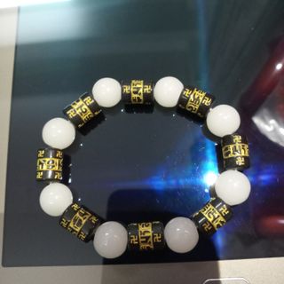 Chuỗi đeo tay mẫu mới đá trắng mix
