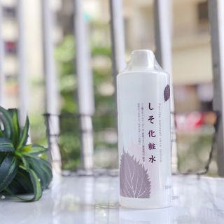 NƯỚC HOA HỒNG LÁ TÍA TÔ DOKUDAMI PERILLA NATURAL 500ML - CHINOSHIO