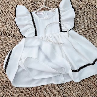Biến hoá cho công chúa của Mẹ với thiết kế váy trắng tiểu thư