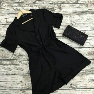 JUMT SHORT ĐEN CỔ VEST