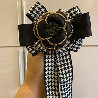 Hoa cài áo handmade cao cấp nâng cao giá trị trang phục bạn mặc