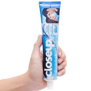 Kem đánh răng Closeup tinh thể băng tuyết 180g