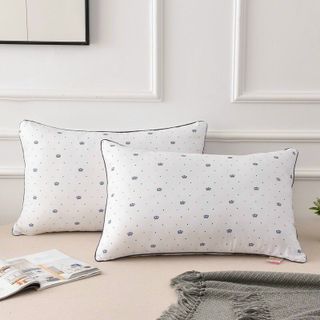 Ruột Gối Nằm chấm bi Hilton Bông Gòn Cao Cấp - Lõi Bông Gòn Kháng Khuẩn kích thước 50x70cm nặng 800gr tiêu chuẩn khách sạn 4-5*