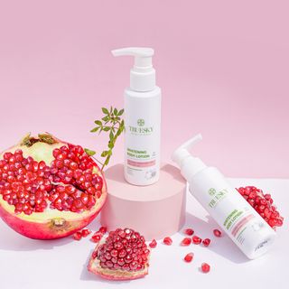 Kem dưỡng trắng da toàn thân chiết xuất lựu Truesky Whitening Body Lotion 100g
