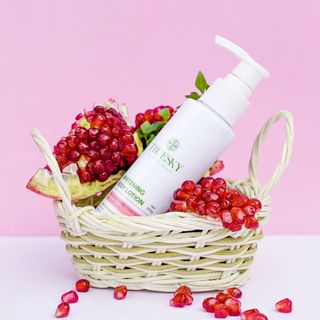 Bigsize - Kem dưỡng trắng da toàn thân chiết xuất lựu Truesky Whitening Body Lotion 200g
