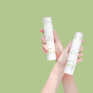 Xịt khoáng hoa nhung tuyết giúp dưỡng ẩm và cân bằng độ pH da Truesky Brightening Mist 100ml