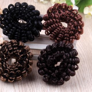 Cột tóc đẹp có màu nâu, đen