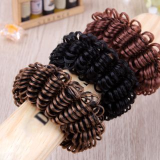Cột tóc đẹp có màu nâu, đen